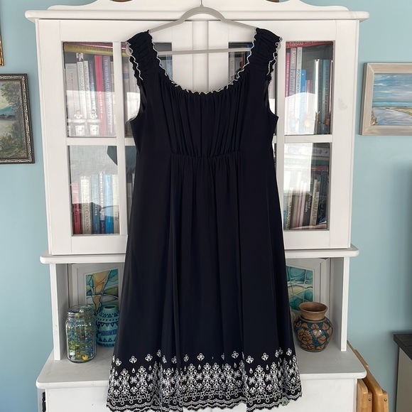 Beautiful dress!! - Picture 5 of 5